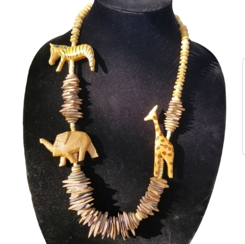 VINTAGE 1980S WOOD SARFARI ANIMAL FOLK ART STATEMENT NECKLACE